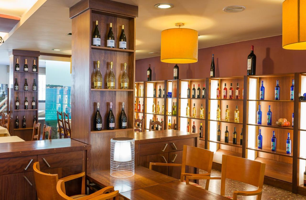 Hotel Restaurant Sant Pol サン・フェリウ・ダ・ギショルス エクステリア 写真